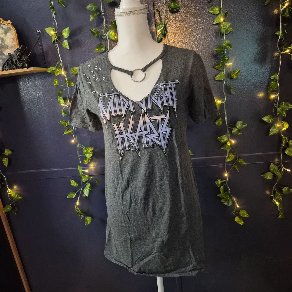 Derek Heart Gray Top with Silver O-Ring Accent